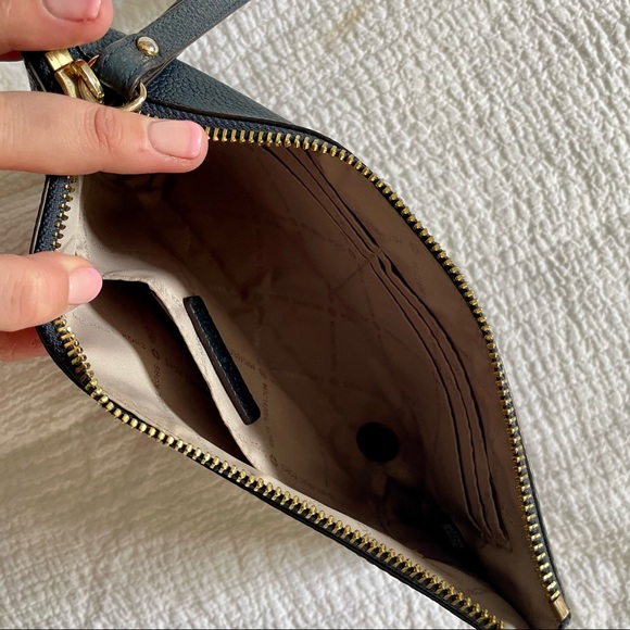 Michael Kors wristlet - Picture 3 of 3
